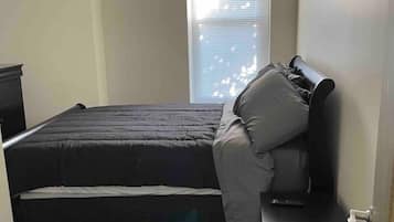 1 habitación, tabla de planchar con plancha, wifi gratis y ropa de cama