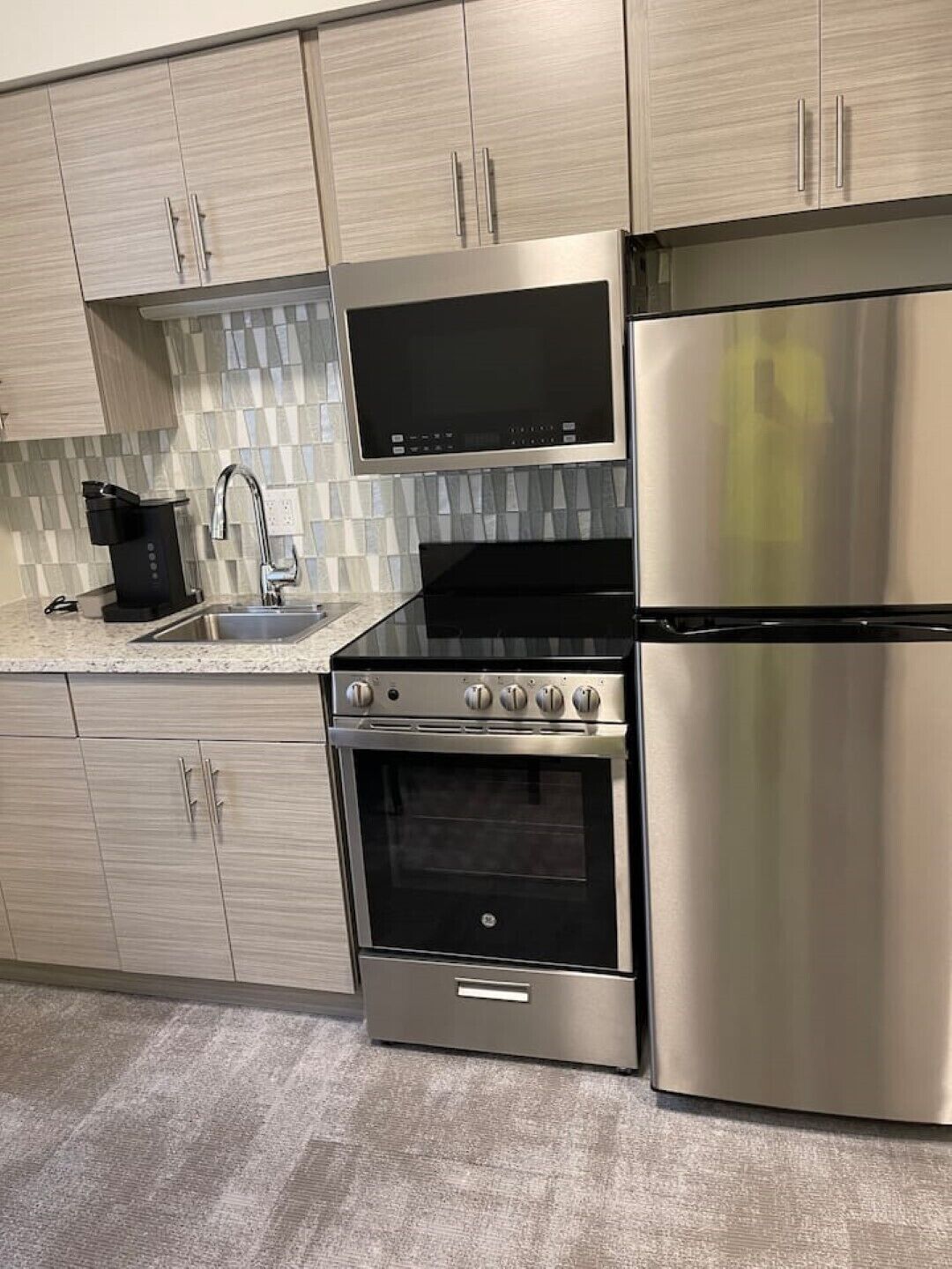 Coffee/tea maker, fridge, microwave, oven