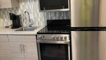 Coffee/tea maker, fridge, microwave, oven