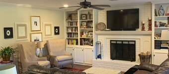 “Game-Day Retreat: 3BR Home Minutes from Vaught Hemingway & The Square”