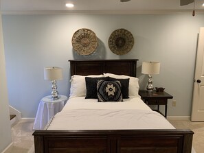 3 bedrooms, desk, iron/ironing board, free WiFi