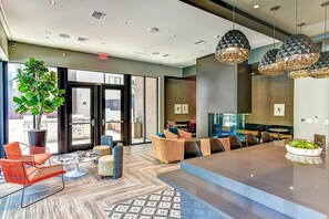 Interior - Sunny Mountain View Studio w/ Gym & W/D, near 280 & 101, by Blueground (Mountain View)