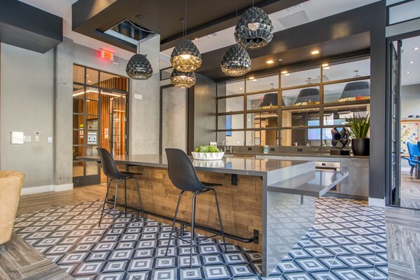 Interior - Sunny Mountain View Studio w/ Gym & W/D, near 280 & 101, by Blueground (Mountain View)