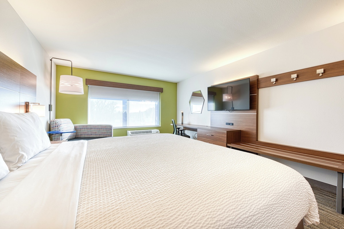 Habitación estándar, 1 cama King size | 1 habitación, caja de seguridad en la habitación y escritorio