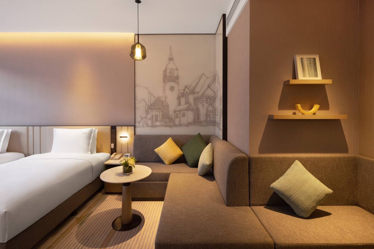 Premium bedding, minibar, in-room safe, desk