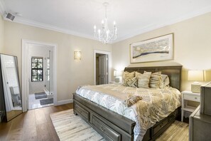 3 bedrooms, iron/ironing board, travel cot, free WiFi - Luxury Spanish Colonial 3BR Home -Mins to Downtown (West Palm Beach)