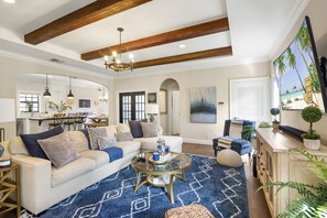 Smart TV, offices - Luxury Spanish Colonial 3BR Home -Mins to Downtown (West Palm Beach)