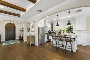 Fridge, microwave, oven, stovetop - Luxury Spanish Colonial 3BR Home -Mins to Downtown (West Palm Beach)