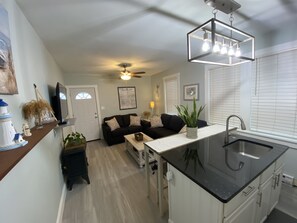 Smart-TV, Kamin, Bücher