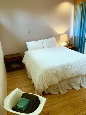 4 bedrooms, desk, iron/ironing board, free WiFi