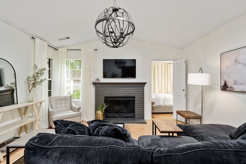 Clean Cozy 2 Bedroom Condo Nestled Near All Things Birmingham 280 Area