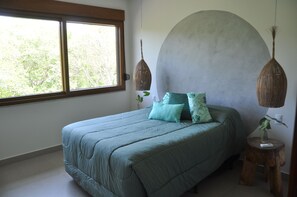 4 bedrooms, iron/ironing board, free WiFi, bed sheets - Close to the beach! (BA)