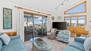 TV - Steps to the Sand! Ocean views! Hot tub! Close to Pier! Dogs! KD0222 (Kill Devil Hills)