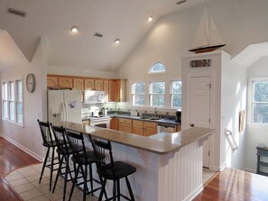 Fridge, microwave, oven, stovetop - C1131 Corolla Light! Dogs! Heated Pool! Hot tub! Walk to restaurants! (Corolla)