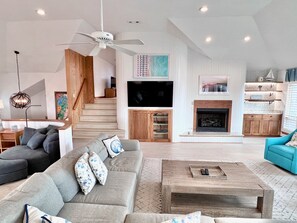 Smart TV, fireplace, DVD player, stereo - Ocean Front w/Pool! Hot Tub, Quiet Neighborhood, D0130 (Duck)