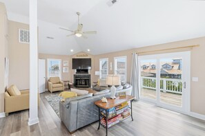 TV, fireplace, DVD player - Modern, Community Pool, Quick walk to beach! Hot tub! NH4912 (Nags Head)