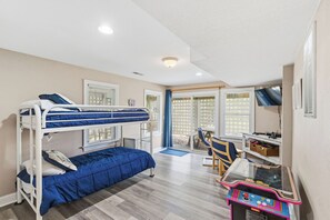 5 bedrooms, travel crib, free WiFi