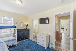 5 bedrooms, travel crib, free WiFi