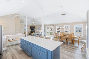Dining - Modern, Community Pool, Quick walk to beach! Hot tub! NH4912 (Nags Head)