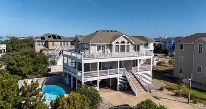 Modern! Heated Saltwater Pool! Hot Tub! Great Location! C1256