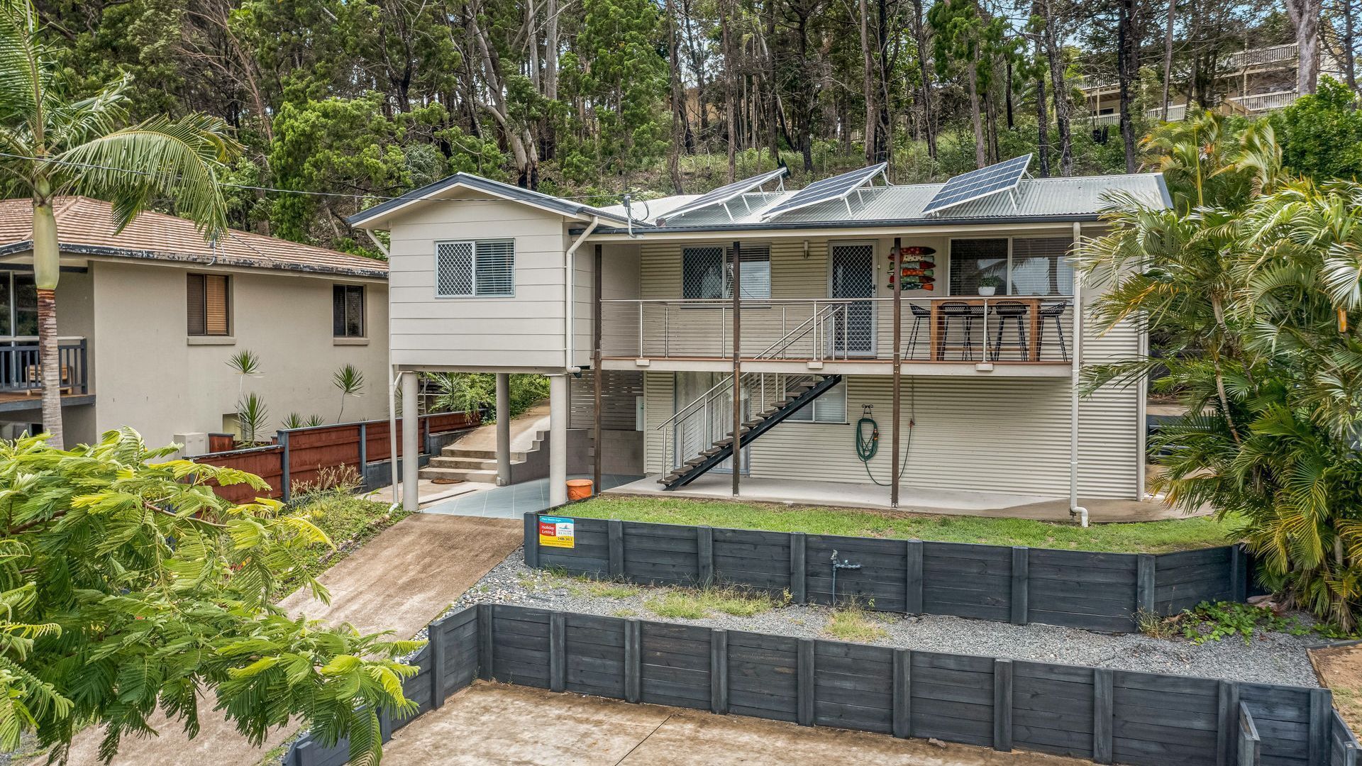 17 Green Valley Drive - Rainbow Beach. Wifi. Walk to town and beach. — image 2
