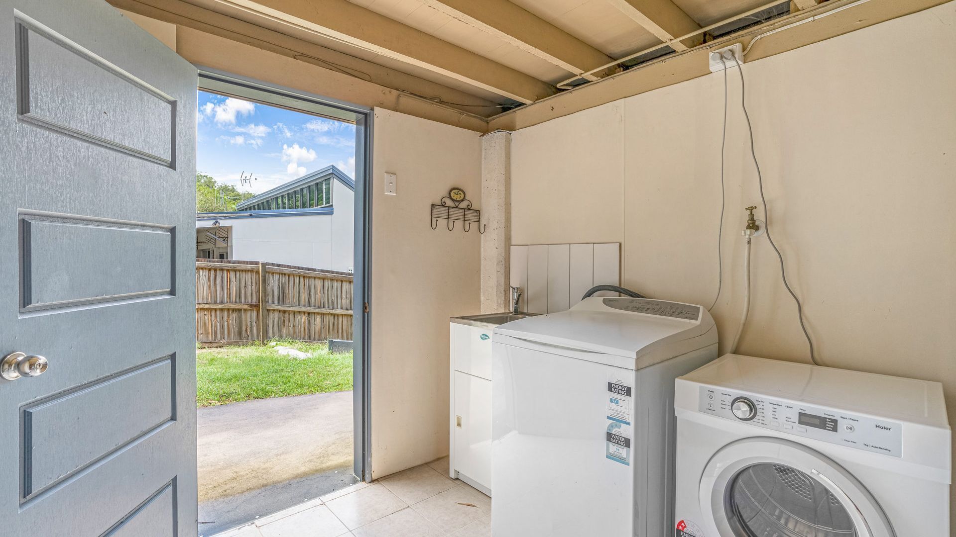 17 Green Valley Drive - Rainbow Beach. Wifi. Walk to town and beach. — image 15