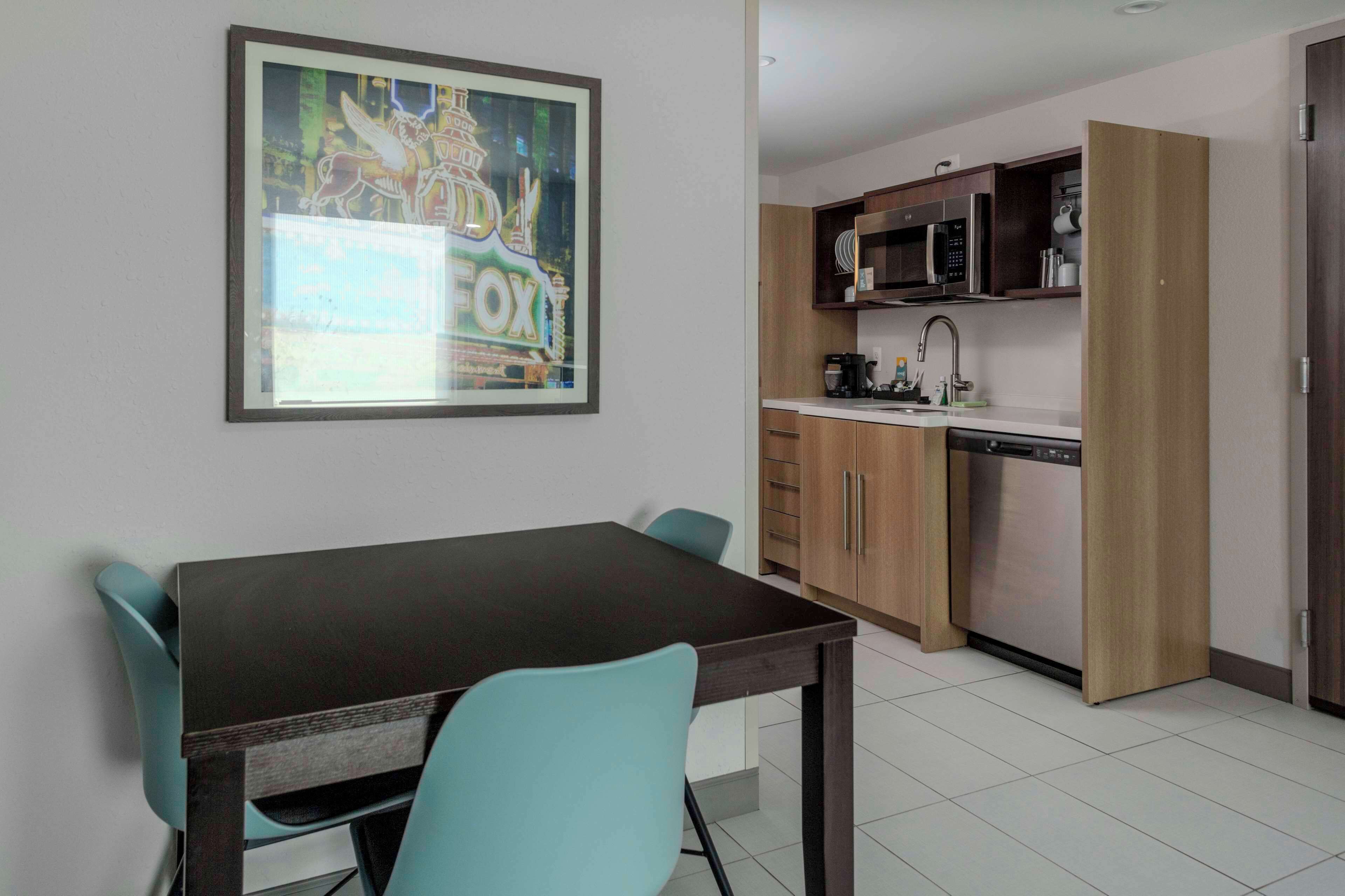 suite, 1 bedroom | private kitchen | coffee/tea maker