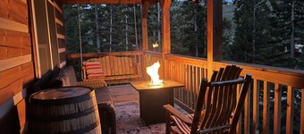 Cabin near Breckenridge perfect for families w/Large deck and amazing views!