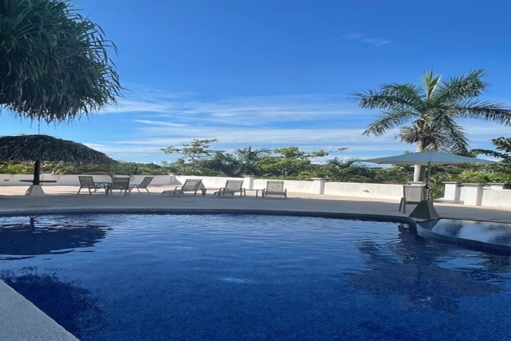 室外游泳池，恒温泳池