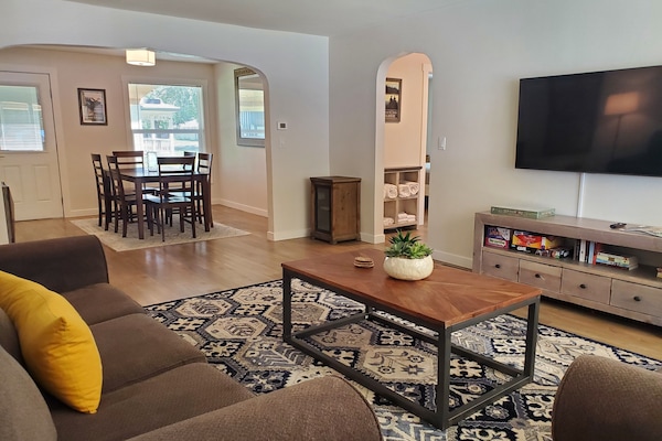 Spacious and clean living and dining room