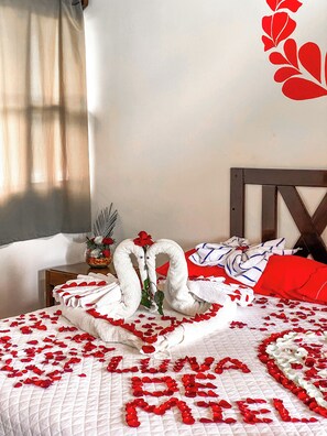 King Room | Free WiFi, bed sheets - Hotel Utz Tzaba (Taxisco)