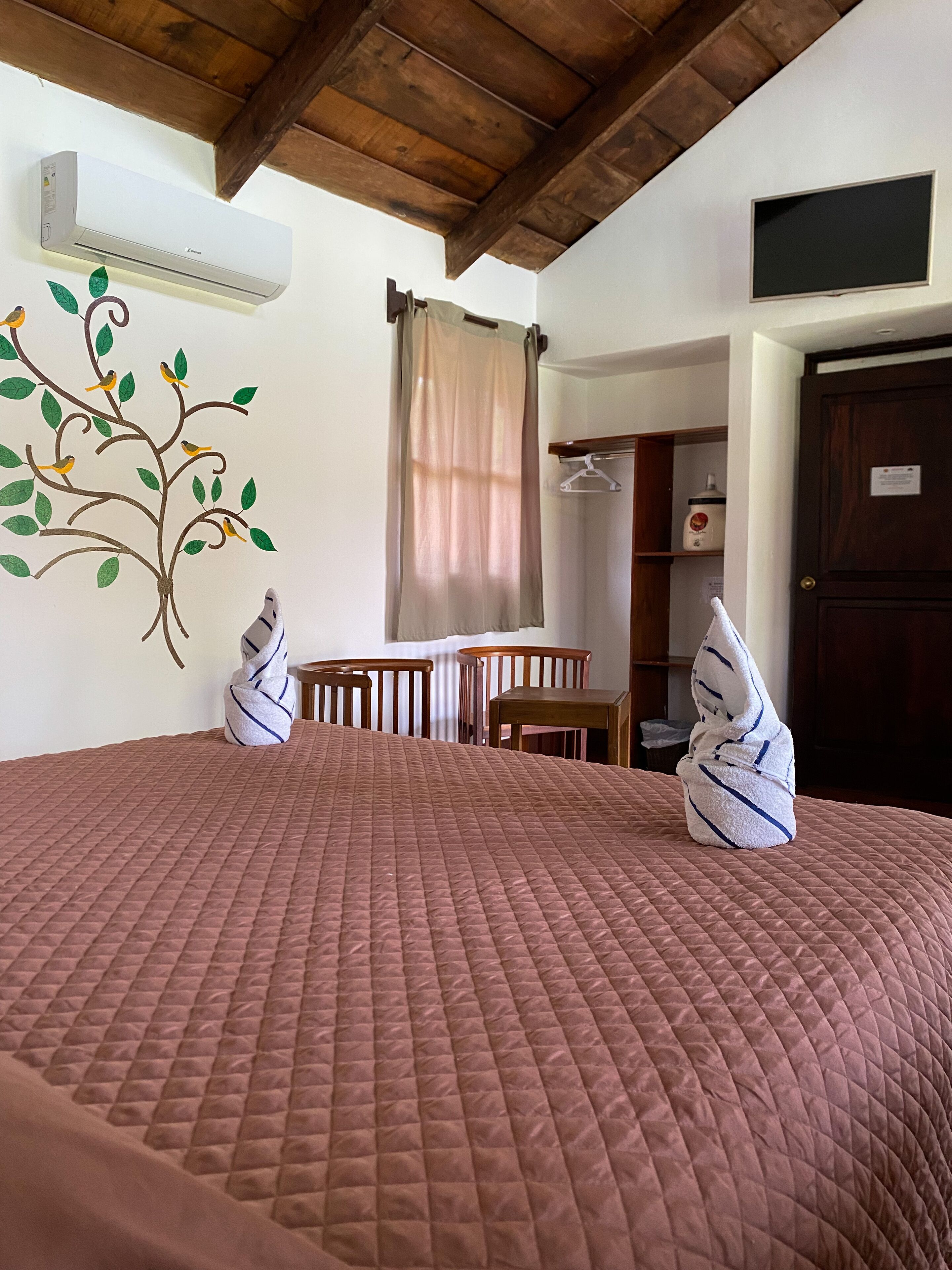 Free WiFi, bed sheets