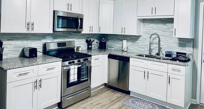Newly Renovated College Park Home, Private Yard, Office, WiFi & Pet Friendly!