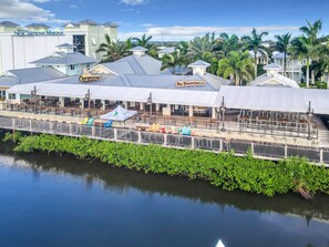 Exterior - Villa 14 at New Smyrna Marina🚤 Pool, Onsite Tiki Bar & Restaurant, Prime Location (New Smyrna Beach)