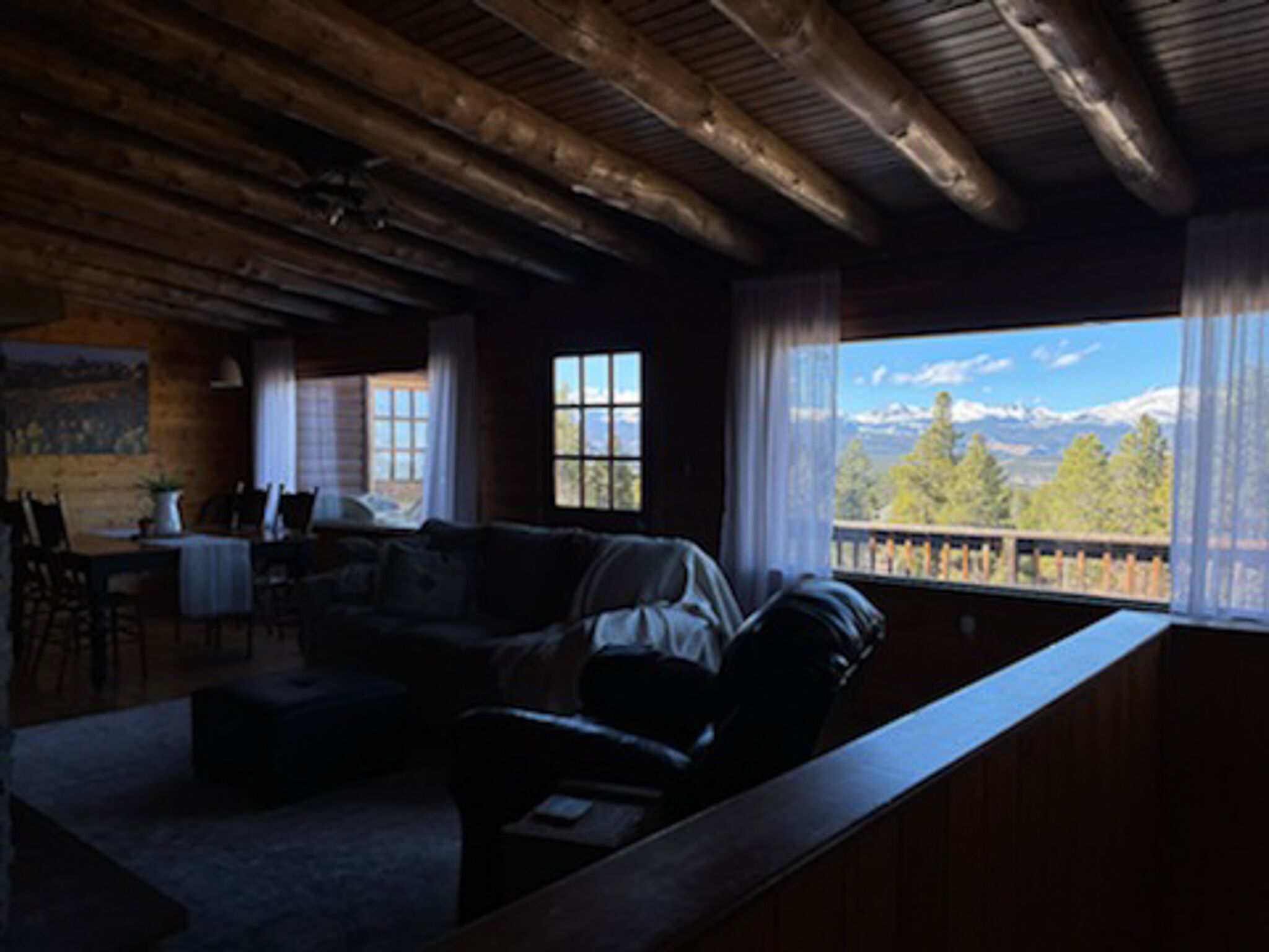 智能电视、壁炉、DVD 播放器、桌上足球