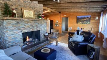 Smart-TV, Kamin, DVD-Player, Tischfußball