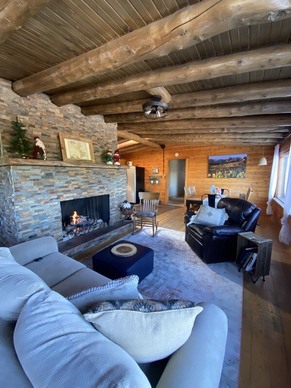 Smart TV, fireplace, DVD player, table football