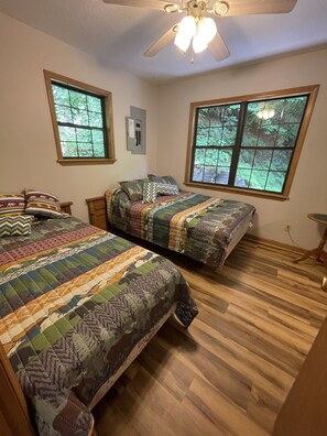 2 bedrooms, iron/ironing board, free WiFi, bed sheets