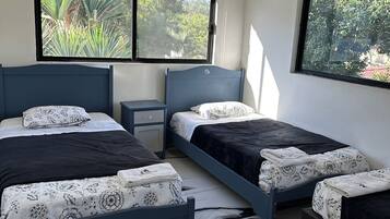 6 Schlafzimmer, Schreibtisch, Bügeleisen/Bügelbrett, kostenloses WLAN