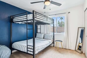 3 室のベッドルーム、アイロン / アイロン台、旅行用ベビーベッド、WiFi (無料)