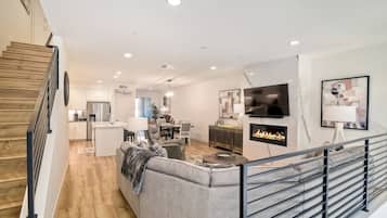 Smart TV, fireplace