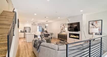 Luxury & Comfort IN the Village. Walk everywhere!!