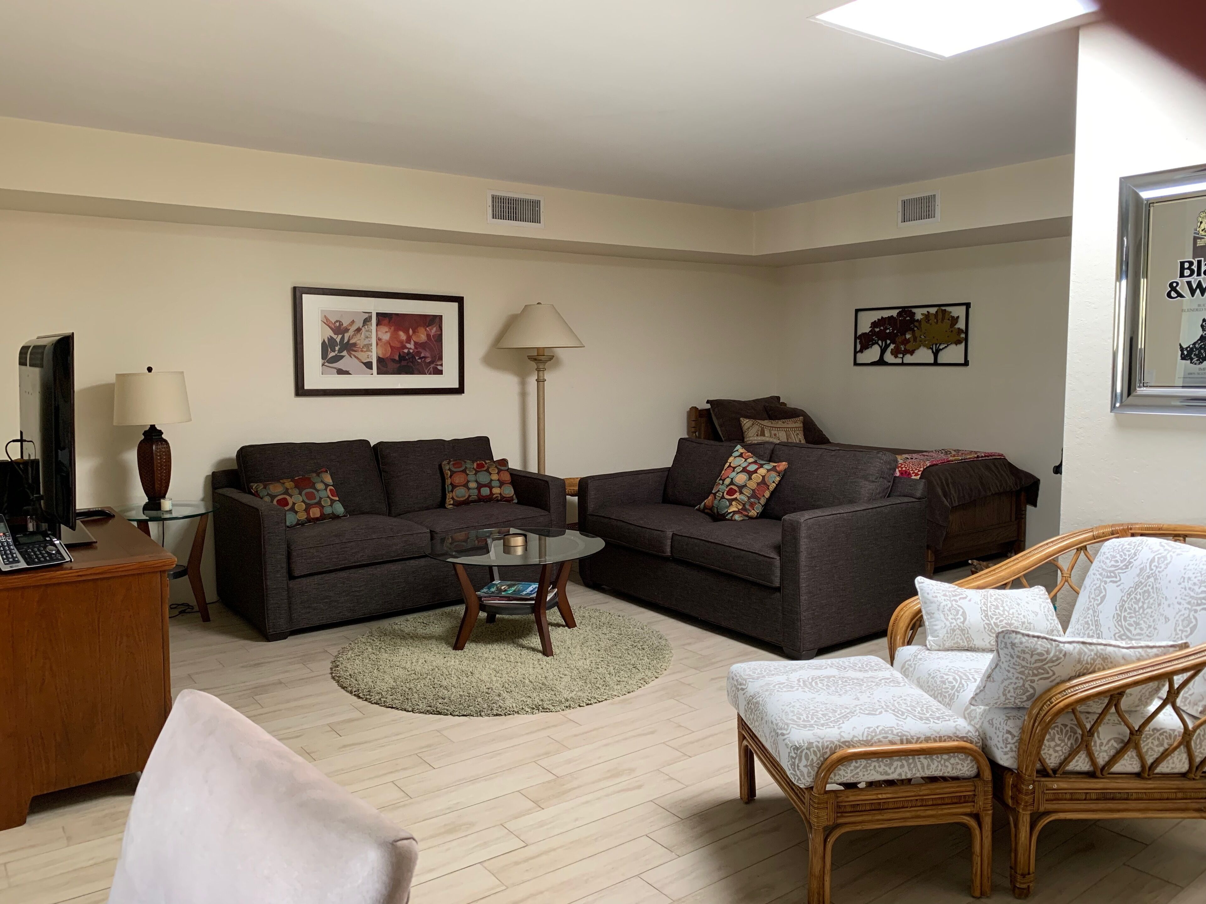 A living room with two sofas, a coffee table, a TV, and a lamp.
