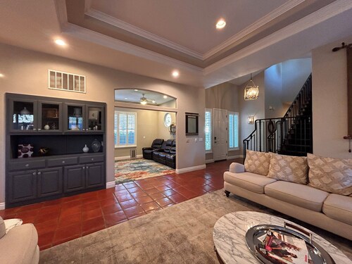 Crescent House - Tranquil Downtown Home