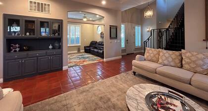 Crescent House - Tranquil Downtown Home