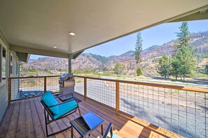 Terrace/patio - River Acres Retreat w/ Grill & River Access! (Junction City)