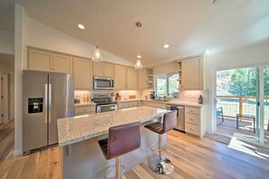 Fridge, microwave, stovetop, dishwasher - River Acres Retreat w/ Grill & River Access! (Junction City)
