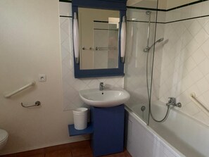 Bathtub, hair dryer, towels, soap
