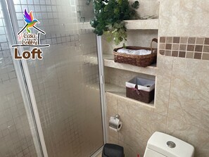 Shower, hair dryer, towels, soap - La Casa del Colibrí (Campeche)
