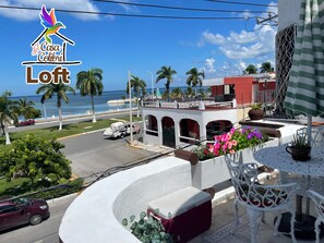Outdoor dining - La Casa del Colibrí (Campeche)